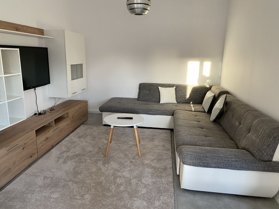 Inchiriez casa moderna