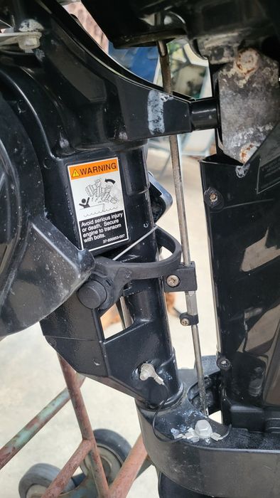 Продава се извънбордов двигател Mercury 8 Hp 4 тактов  дълъг ботуш