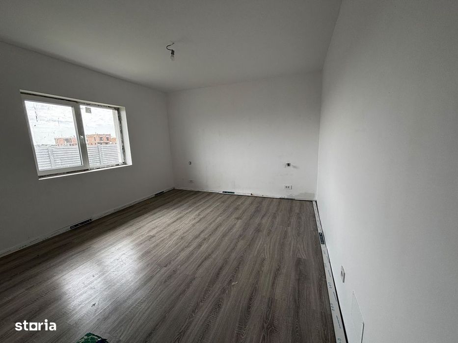 Casa parter- pod mansardat- 3 camere- 350mp teren- beci- 200m  autobuz