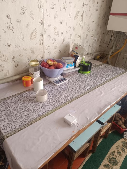 Мебель диван и стол