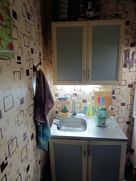 Продам 1 комнатную. 1/1/2  Спутник -8. Дерево. Внутри квартала. Есть Р