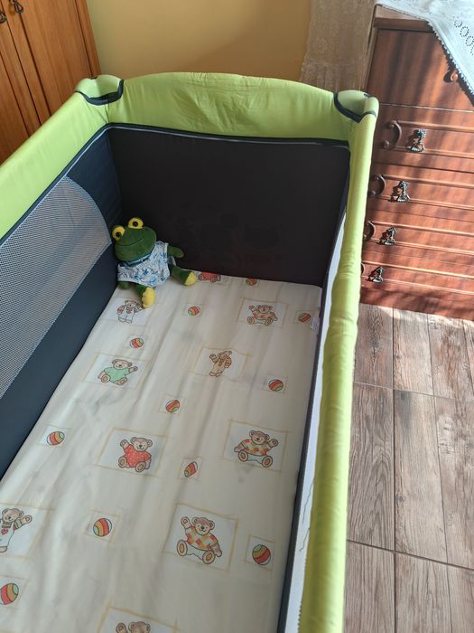 Детска кошара с матрак.