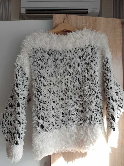 Дамска пухкава зимна блузка