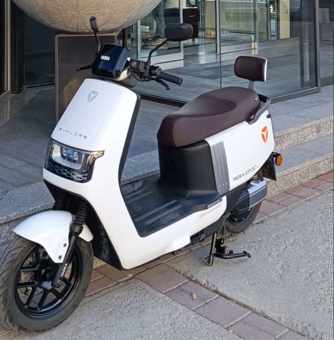 Продам скутер Yadea