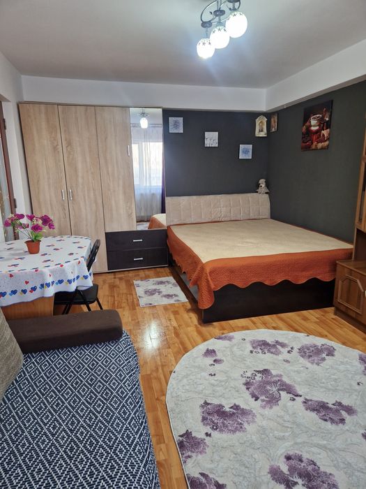 Garsoniera de închiriat in Bloc cu apartamente