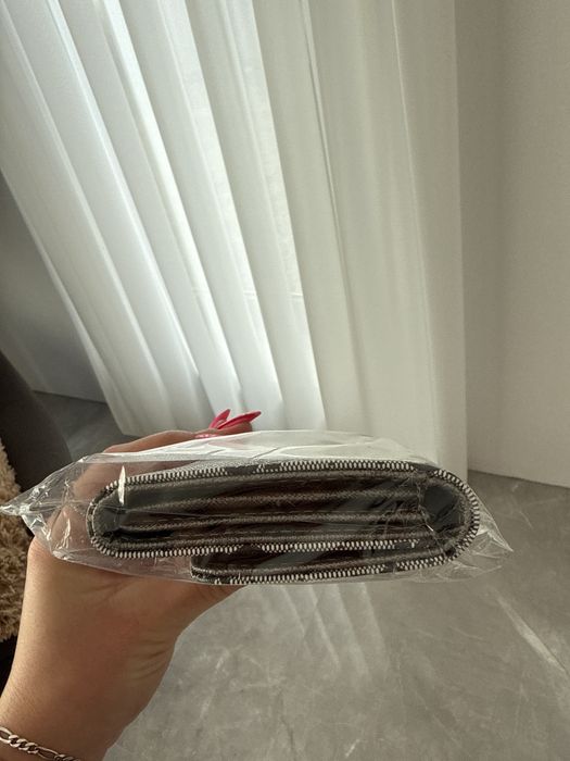 Vand portofel Guess nou tip plic