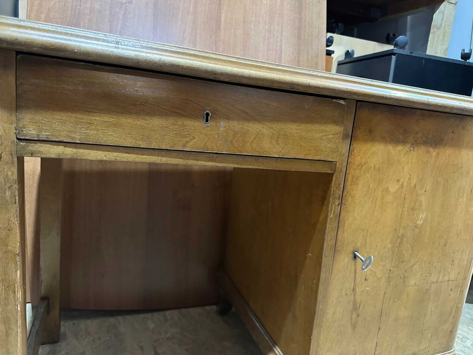 Birou Vintage din Lemn Stil ArtDeco; Birou cu usa si sertar