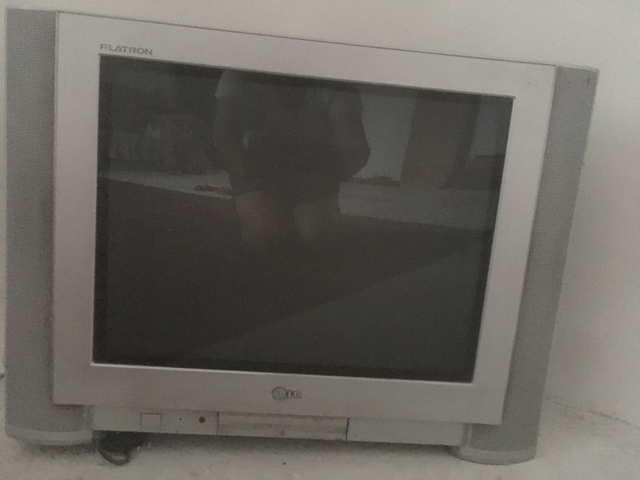 Телевизор LG в рабочем состоянии