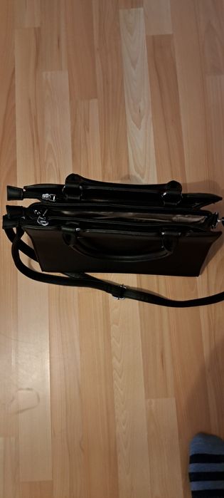 Geantă damă nefolosita ,cu 3 compartimente