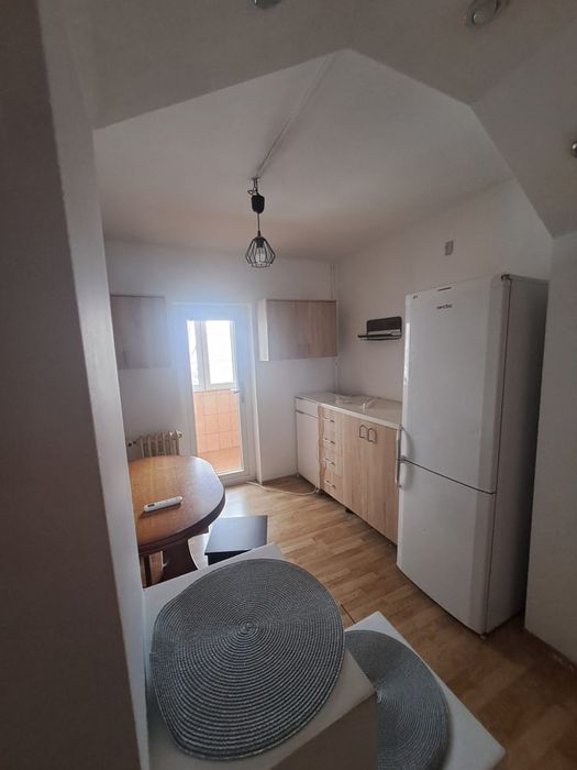 Inchiriez apartament cu 2 camere