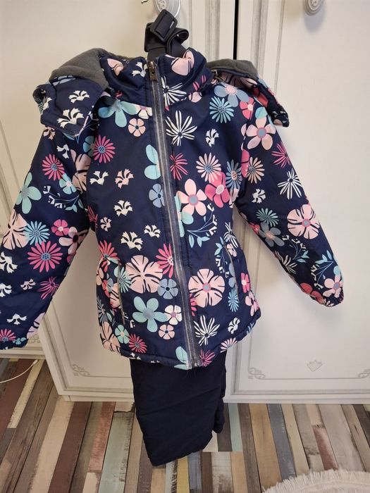 Зимен комплект и космонавт