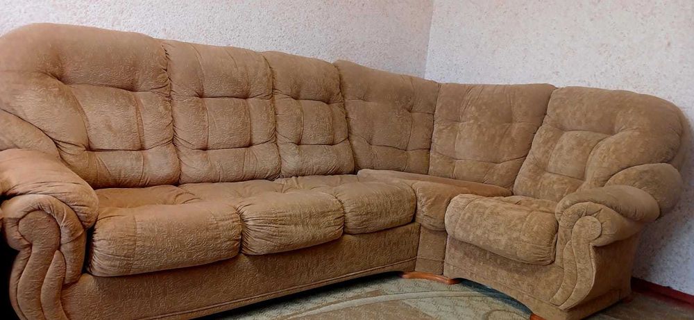 Продам угловой диван -кровать + кресло