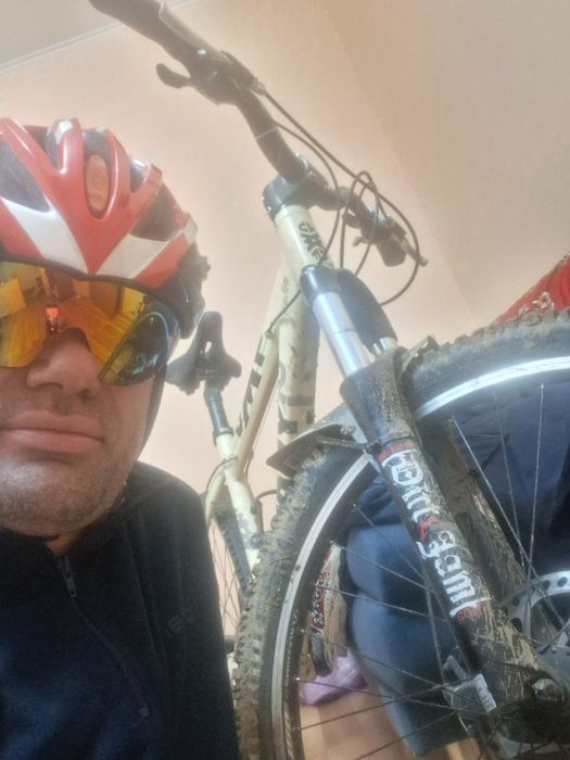 Bicicleta  plus casca și viziera