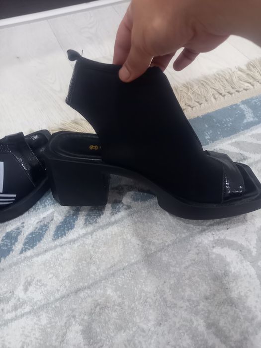 Женская модная обувь