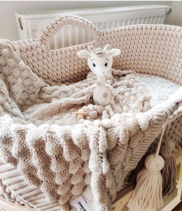 Плетен бебешки кош