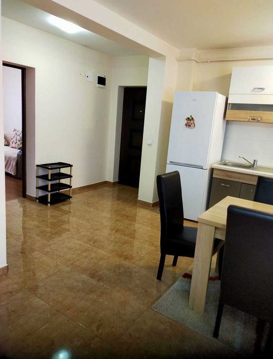 Închiriez apartament 3 camere