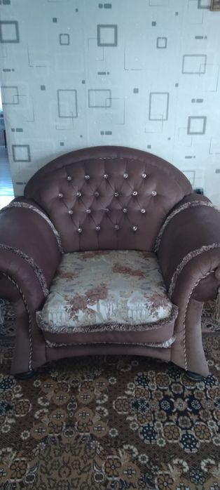 Продам диван  с  креслом.