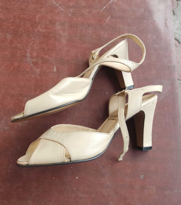 Продам босоножки