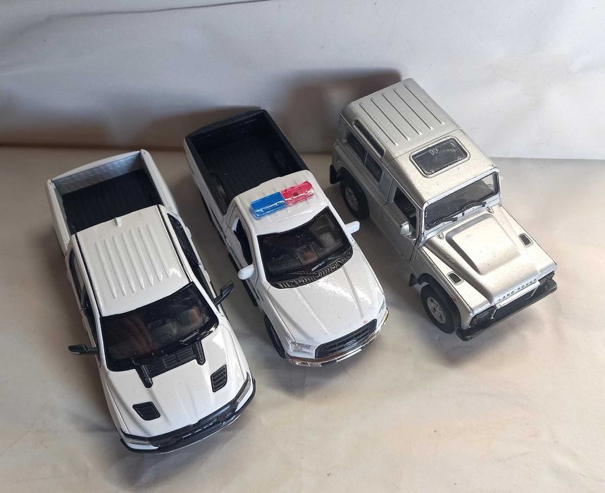 3 machete vechi, deosebite