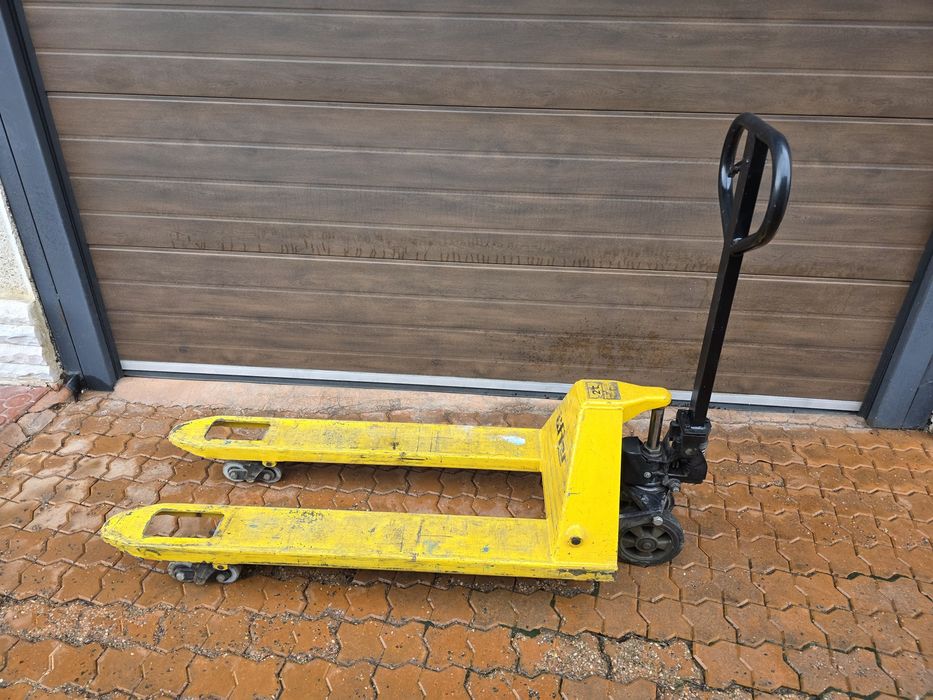 Палетна количка  .