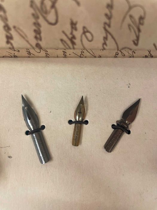 Комплект за калиграфия