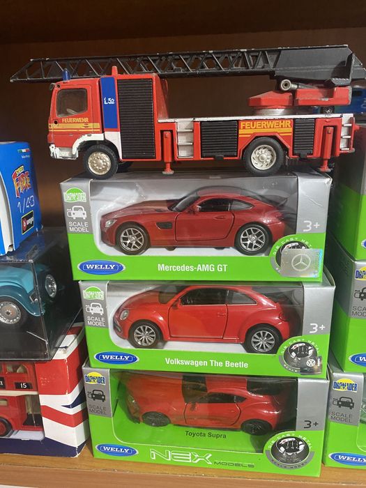 Метални колички Burago/Welly