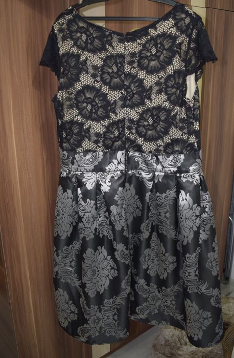 Rochie crem cu dantela neagra