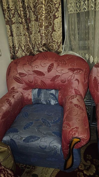 Продаётся диван с 2 креслами