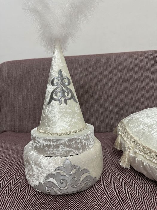 Келін көрпешек сырға салуға