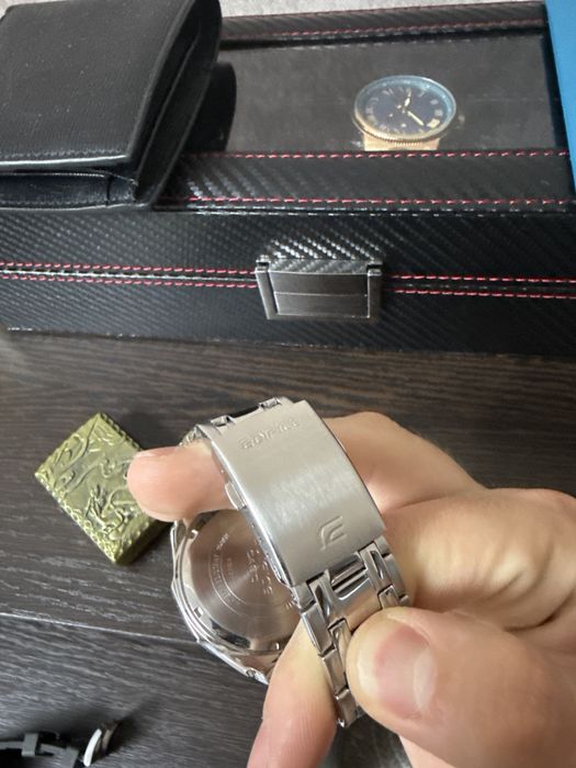 Продам часы эдифайс