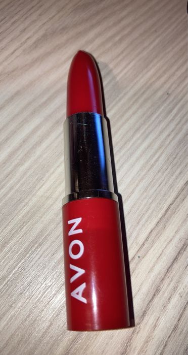 Pix sub forma de ruj de buze, rosu, Avon