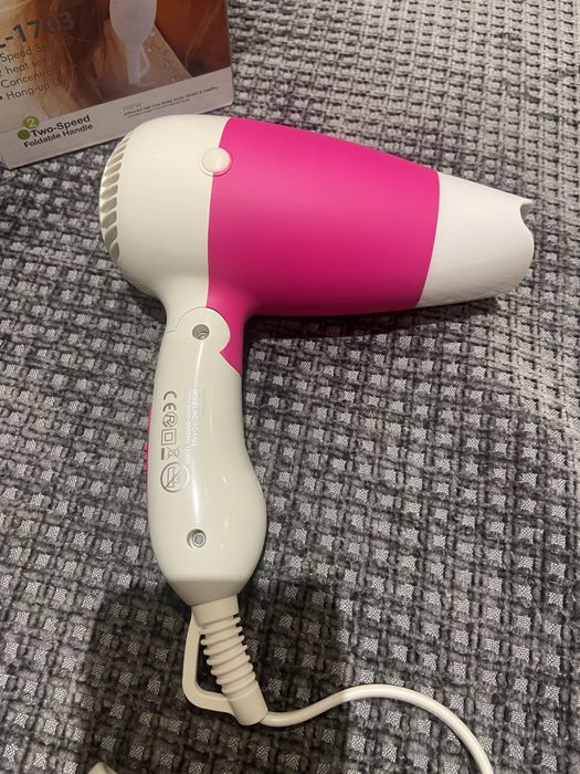 Новый фен в коробке и утюг новый