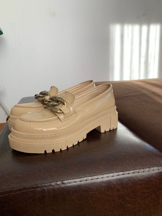 Елегантни обувки в бежов цвят