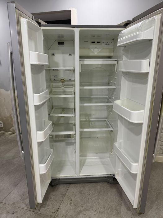 Холодилники кухния