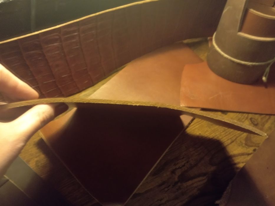 Bucati medii si mici de piele dura