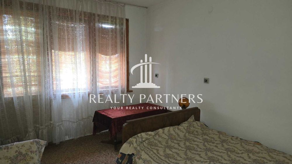 Продава КЪЩА - с. Кошарево, обл. Перник