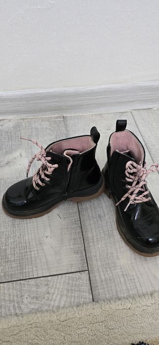 Продам детскую обувь