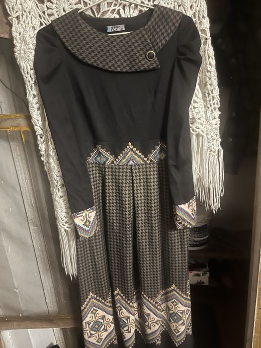 Платье женское продам