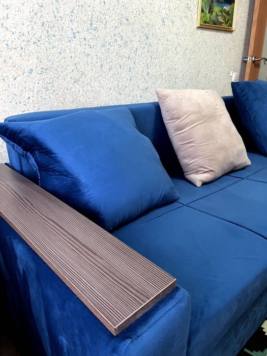 Продам новый диван с подушками