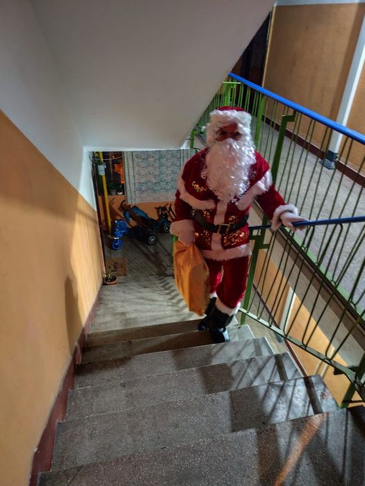 Moș Crăciun de închiriat .