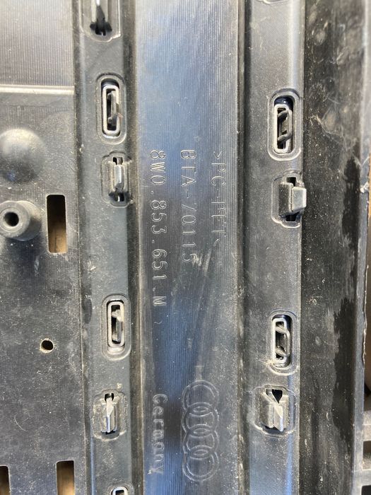 Оригинална Решетка Audi A4. S4. B9. (2015-2024). 8W0853651M.