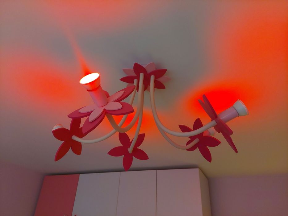 Полилей за детска стая - розови цветя