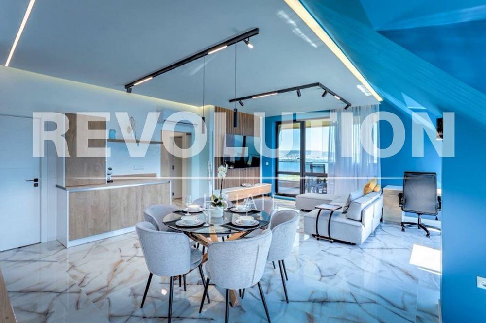 Четиристаен апартамент  в гр.Варна, Галата!