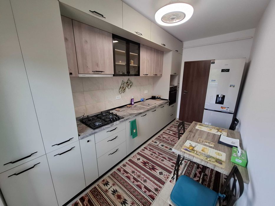 Inchiriez apartament 2 camere, decomandat, in complex Grand Kristal Residence