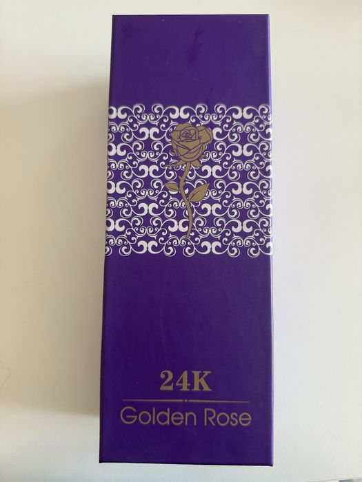 Золотая роза в коробке