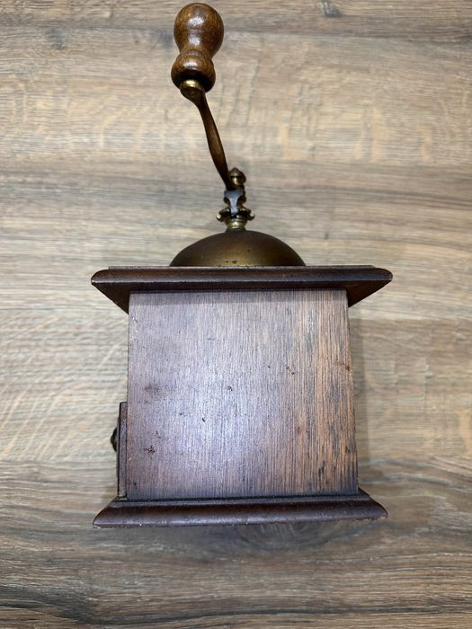 Vand rasnita de cafea/nuci veche din lemn (rasnita,cafea,boabe,vintage