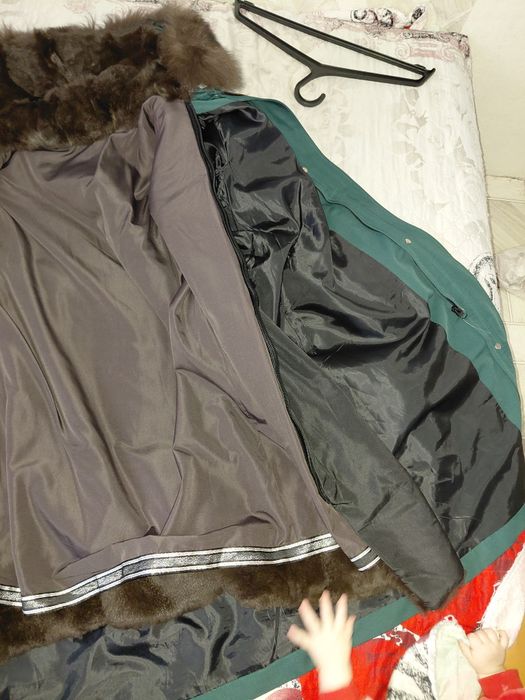 Продам парка размер 50