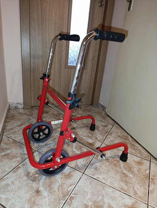 Ортопедична проходилка за деца