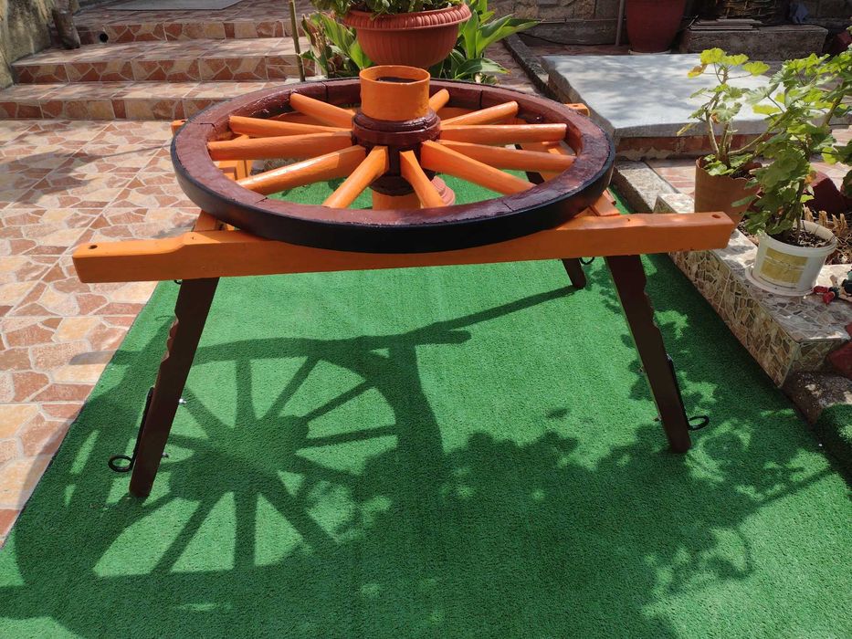 Цветарник от колело на каруца.УНИКАТ.Може само колелото