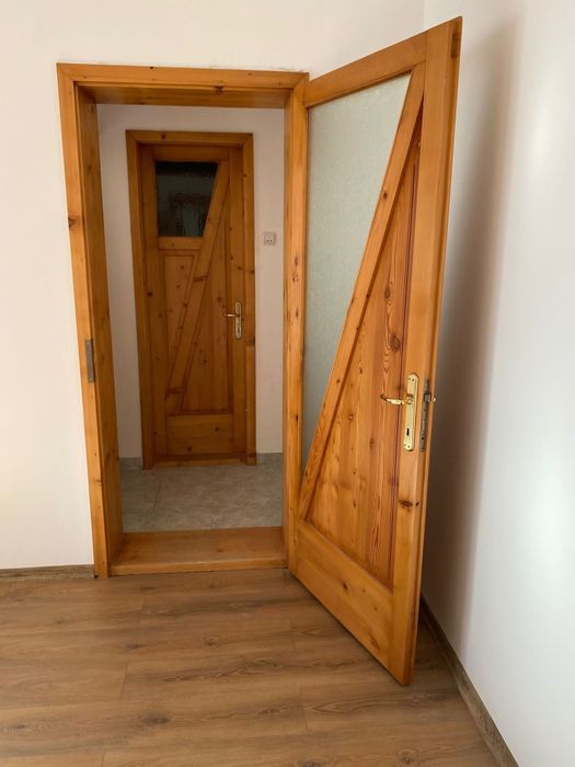 Închiriez ap 2camere etaj 2 decomandat centru